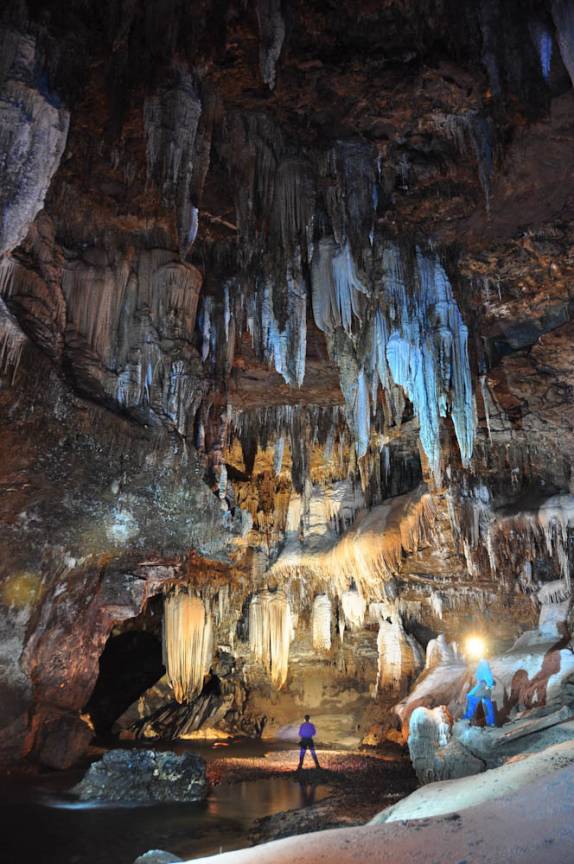 Enorme galeria na caverna de São Mateus, no P. E. de Terra Ronca, região de São Domingos - GO